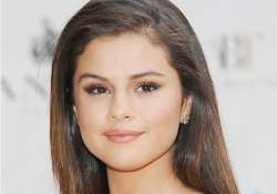 selena gomez grandma worried about her health