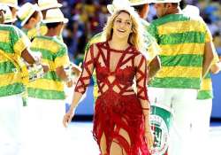 shakira surpasses 100 million likes on facebook