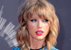 taylor swift prefers female pals says they re reliable