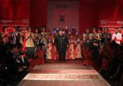 india fashion week 2015 jj valaya gives russian touch to indian attire