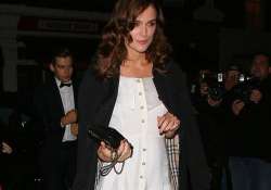 keira knightley prefers loose clothes because of pregnancy