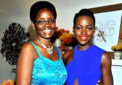 lupita nyong o gets style tips from mom