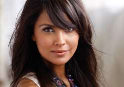 lara dutta s way to health with oral hygiene