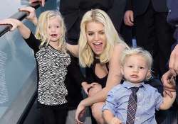 jessica simpson enjoys family holiday in texas