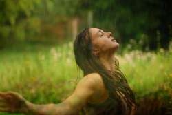 dos and dont s to take care of skin in monsoon