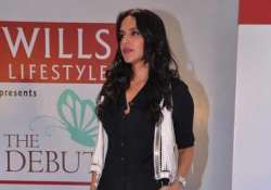 neha dhupia to tweet live from wifw aw 2014