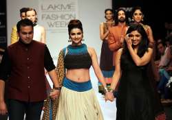 prachi desai loves designer sonam and paras modi s creativity view pics