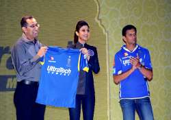 shilpa shetty turns designer for rajasthan royal s fan wear