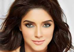 asin gives tough competition to kareena aishwarya through avon see pics