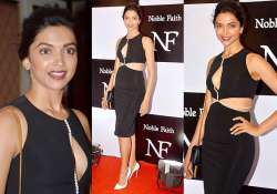 deepika goes risqu in a cleavage baring dress at ritesh sidhwani s birthday bash