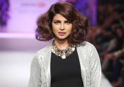 lfw 2014 priyanka chopra spills magic in her sexy avatar at varun bahl s show see pics