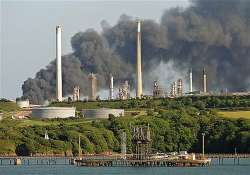 blast in welsh refinery kills 4