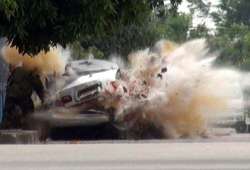 bomb squad officer narrowly escapes explosion in thailand