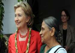 clinton identifies ela bhatt as one of her heroines