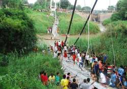 five killed and and 45 injured in thailand bridge collapse