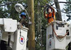 hundreds of thousands still without power in us