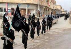 isis seizes key syrian town on iraq border