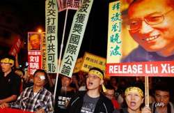 china protests nobel peace prize to jailed dissident internet censored