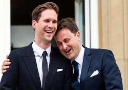 luxembourg pm xavier bettel becomes first eu leader to marry gay partner