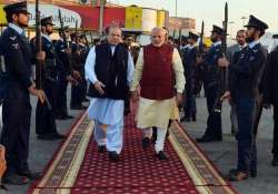 pakistan hails prime miniser modi s brief visit to lahore