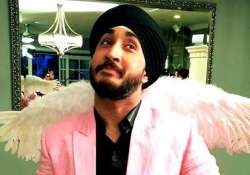 sikh comedian jusreign forced to remove turban at us airport