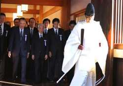 japan pm sends offerings to war shrine