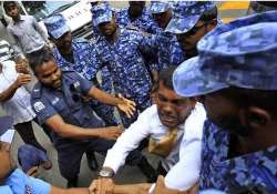 former maldives president dragged into court by police