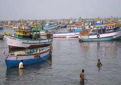 sri lankan navy arrests 14 tamil nadu fishermen on charges of poaching