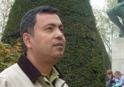 islamic fanatics hack human rights activist avijit roy to death in dhaka