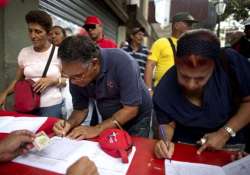 venezuela collects signatures against us decree