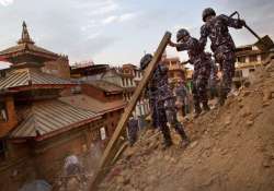 nepaldevastated survivors sleep in open for second day death toll crosses 2500 mark