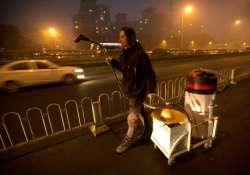 artist sucks up beijing polluted air makes a brick out of collected dust