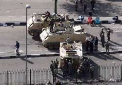 egyptian army starts rounding up journalists