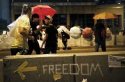 scuffles as hong kong protests face clear out