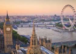 at a glance the magnificent river thames of london