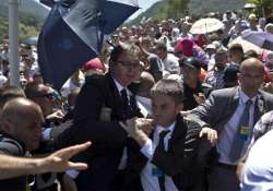 serbia pm aleksandar vucic attacked at srebrenica ceremonies