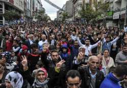 turkey thousands gather to mourn victims of ankara bombings clash with police