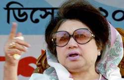 bangladesh police lay siege to khaleda s residence