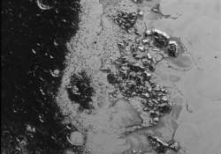 nasa probe finds second mountain range in pluto s heart