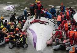 toll rises to 31 in taiwan plane crash