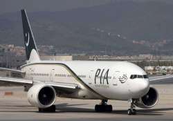 pakistan international airlines suspends services to dhaka