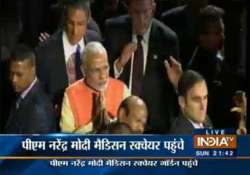 indian americans give rock star treatment to modi