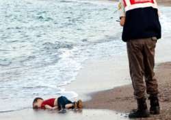 heart rending image of a dead syrian boy proves why humanity has failed