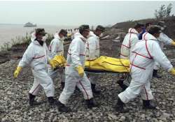 yangtze river tragedy chinese rescuers lift capsized cruise ship toll reaches 82