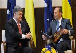 ukrainian president arrives in australia to discuss mh17 tragedy