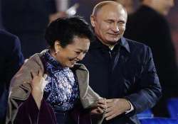 china sees red over vladimir putin s warm gesture towards xi jingping s wife on a chilly night