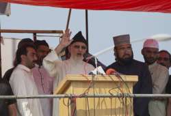 qadri suspends talks with pakistan government