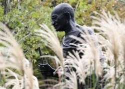 keith vaz seeks uk govt help for mahatma gandhi statue