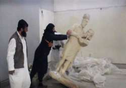 new is video shows militants smashing ancient iraq artifacts