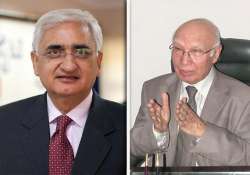 khurshid aziz discuss possible manmohan sharif meet